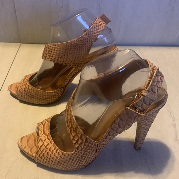La Fenice Venezia Women's Brown Reptile Print Heelede Peep Toe Sandals Size 8.5 - Picture 3 of 15